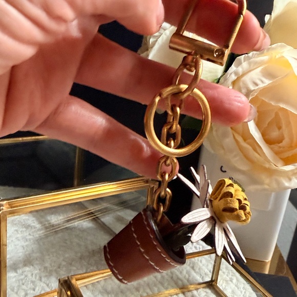 Tory Burch leather flower pot keychain - NWT - Picture 4 of 7